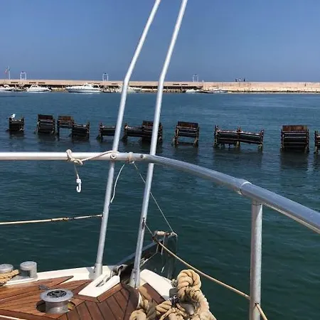 Botel Yacht Blues