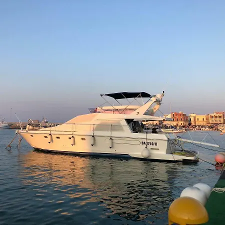 Yacht Blues Botel *