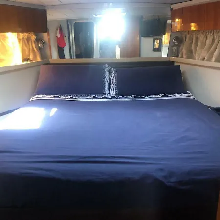 Yacht Blues Botel *